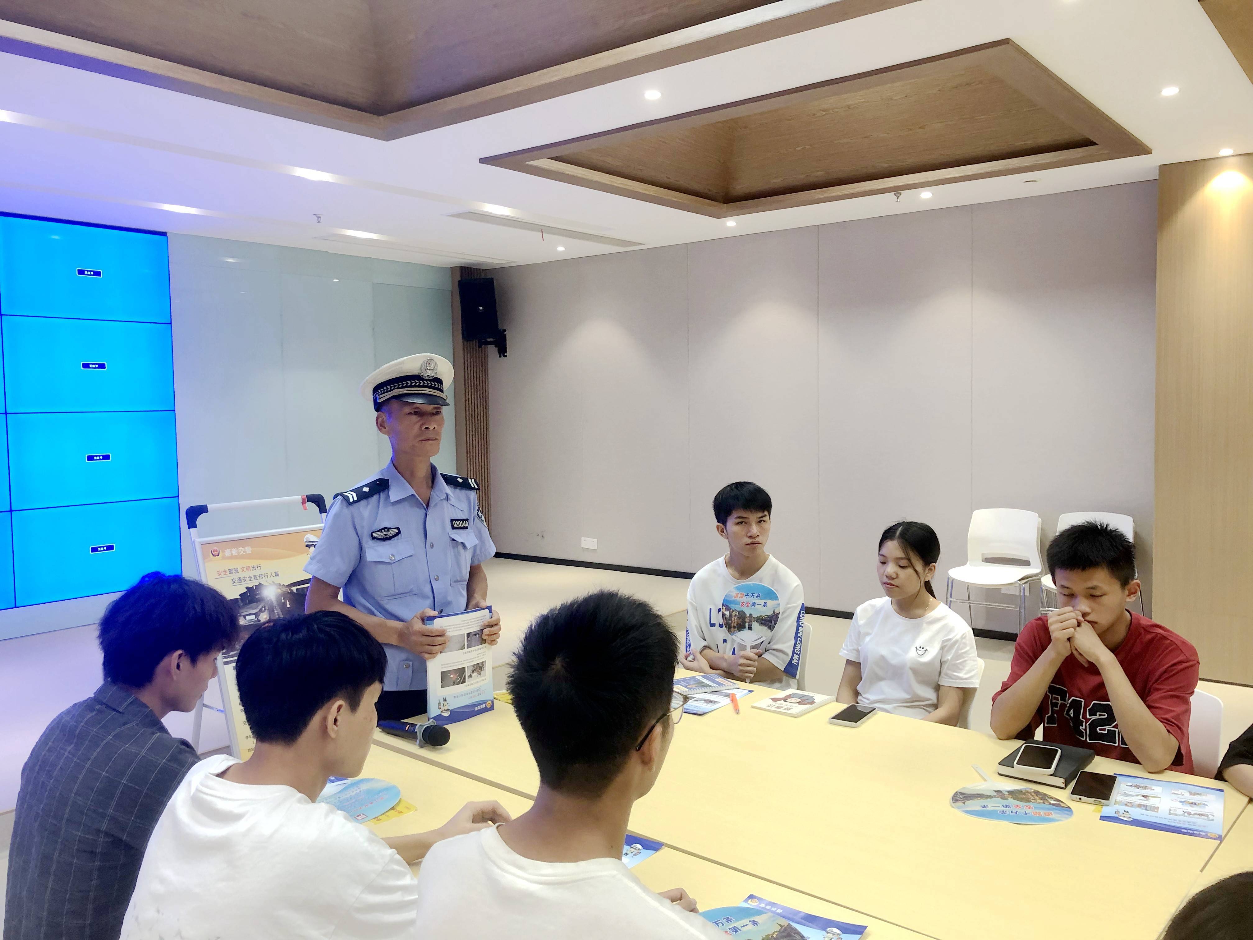 b31c95e2ca156007_3_2 b31c95e2ca156007_3_2